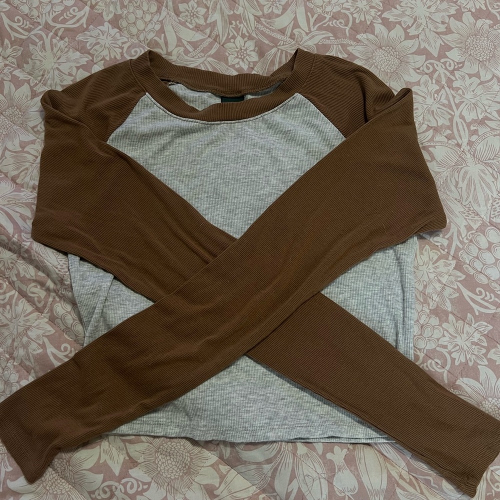 Wild Fable White and Brown Raglan Crop Sweatshirt